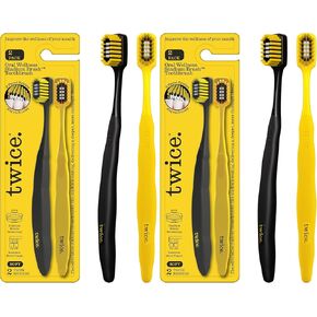 فرشاة أسنان توايس سوفت ستاديوم - شعيرات ناعمة مبتكرة من 3 طبقات تساعد على إزالة البلاك عن طريق احتضان الأسنان واللثة لتنظيف عميق، عدد 2 in Kuwait