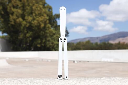 مدرب Squiddy البلاستيكي من Squid Industries، خفيف الوزن وحافة مستديرة، أداة تدريب التقليب الآمنة للمبتدئين in Saudi Arabia