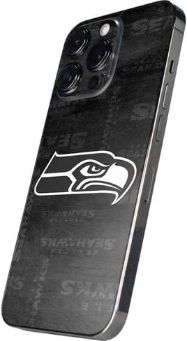 غلاف هاتف Skinit متوافق مع iPhone 15 Pro - تصميم باللونين الأبيض والأسود مرخص رسميًا من NFL Seattle Seahawks in Saudi Arabia