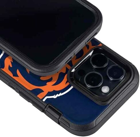 ملصق هاتف Skinit متوافق مع OtterBox Defender iPhone 14 Pro Max - تصميم شعار كبير مرخص رسميًا من NFL Chicago Bears in Saudi Arabia