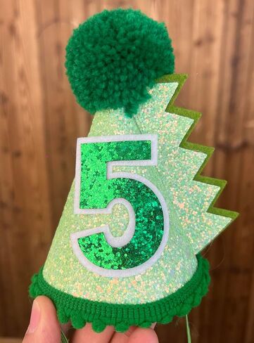 قبعة عيد ميلاد الديناصورات باللون الأخضر لعمر 5 سنوات، ديكورات قبعة عيد الميلاد للأطفال البنات والأولاد، مصنوعة يدويًا، قبعة طبيعية لحفلات أعياد الميلاد الأولى in Kuwait