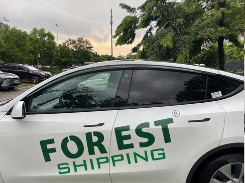 4 قطع من عاكس الرياح للنافذة الأمامية والخلفية الأصلية، مجموعات حماية من المطر للشمس على شكل تركيب خارجي، شريط متين على أقنعة النافذة مناسب لطراز Tesla Y 2020-2023 Model Y in Kuwait