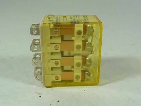 ملف IDEC RH4B-U-DC24V 24 VDC، 4 أقطاب 4PDT، طرف الشفرة، مرحل طاقة مدمج، مرحل صناعي 10 AMP GP، نمط عادي، سلسلة RH in Saudi Arabia