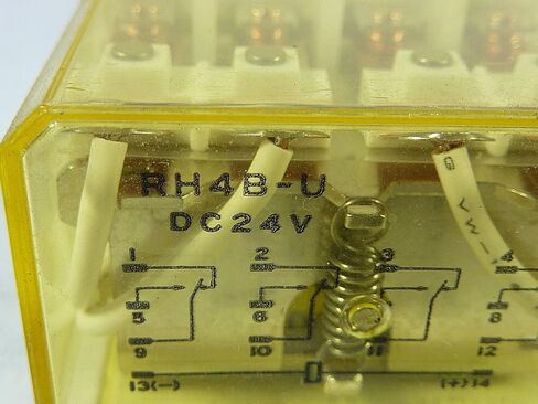 ملف IDEC RH4B-U-DC24V 24 VDC، 4 أقطاب 4PDT، طرف الشفرة، مرحل طاقة مدمج، مرحل صناعي 10 AMP GP، نمط عادي، سلسلة RH in Saudi Arabia