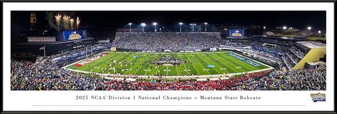 أبطال كرة القدم NCAA FCS لعام 2025، مونتانا ستيت بوبكاتس - حصيرة واحدة، طباعة مؤطرة بواسطة Blakeway Panoramas in Saudi Arabia