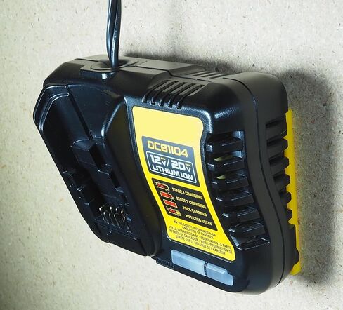 حامل حائط مصنوع لشاحن بطارية ديوالت DCB1104 in Kuwait