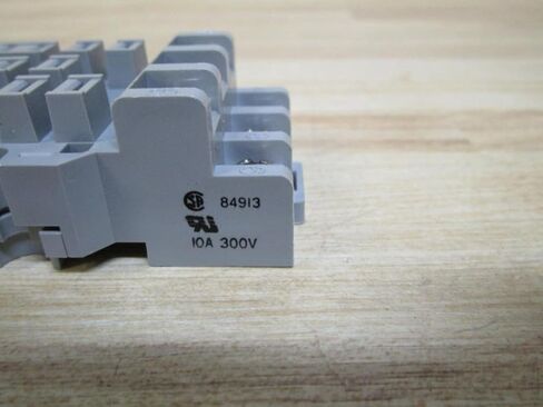 Idec SR3B-05 مقبس التتابع SR3B05 (عبوة من 5) in Saudi Arabia