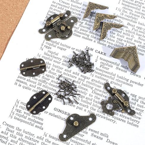 مجموعتان من المفصلات الصغيرة المنقوشة العتيقة بمشبك للصندوق الخشبي والصناديق، ومفصلات صناديق المجوهرات ومجموعة أدوات واقيات زوايا الصندوق مع براغي مطابقة، للصناديق الخشبية الصغيرة للخزانة المزخرفة in Kuwait