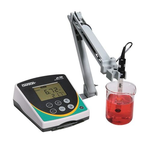 Oakton WD-35419-12 سلسلة الآلات pH 700 متر فوق الطاولة مع حامل مسبار، 110/220 فولت تيار متردد in Saudi Arabia