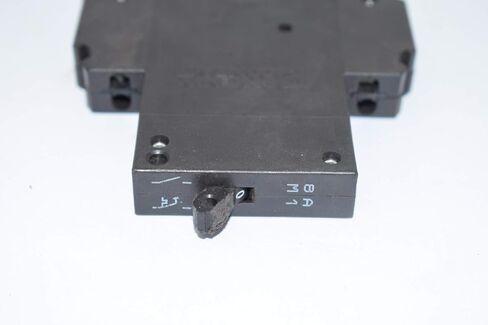 TMC 1 M1 100 8 0A، قاطع الدائرة الحرارية المغناطيسية 1 القطب 8A 250VAC / 65VDC in Saudi Arabia