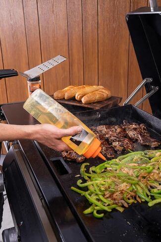 زجاجة ضغط للشواية المسطحة من Traeger Grills - تصميم واضح للزيت والماء والصلصة، مراقبة سهلة للسوائل، ملحق شواية آمن للغسل في غسالة الأطباق in Kuwait