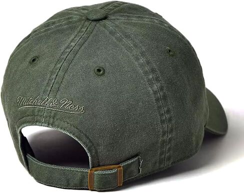 قبعة Mitchell & Ness NY New York Yankees Classic Dad Strapback، قبعة قابلة للتعديل باللون الزيتوني in Kuwait