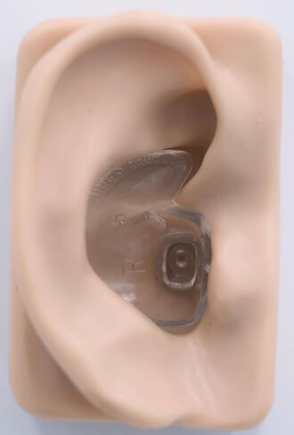 متوسطة - سدادات دوك ذات فتحات تهوية - شفافة مع مقود - سدادات أذن قابلة لإعادة الاستخدام لركوب الأمواج والسباحة والغوص والرياضات المائية | كتل الماء البارد والرياح | يساعد على معادلة الضغط | صنع في الولايات المتحدة الأمريكية in Kuwait