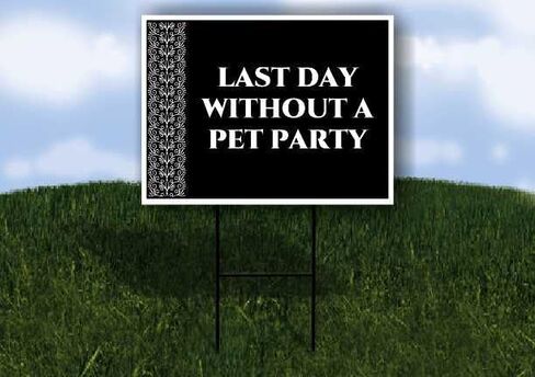 يوم آخر بدون حفلة حيوانات أليفة رسمية قابلة للطي بإطار Coroplast A مزدوج الجوانب مقاس 23 × 23 بوصة. in Kuwait