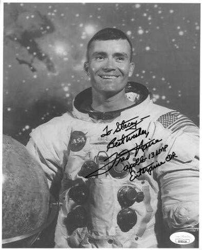 Athlon Sports CTBL-024826 فريد هايز موقع رائد فضاء ناسا وطيار عتيق B&W 8 × 10 بوصة. صورة Apollo 13 LMP أطيب التمنيات لستايسي - JSA Hologram No.EE62134 in Kuwait