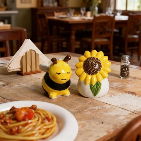 مجموعة هزازات ملح وفلفل عباد الشمس والنحل من سوكوزي، طقم هزازات ملح وفلفل من السيراميك مكون من قطعتين in Kuwait