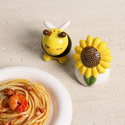 مجموعة هزازات ملح وفلفل عباد الشمس والنحل من سوكوزي، طقم هزازات ملح وفلفل من السيراميك مكون من قطعتين in Kuwait