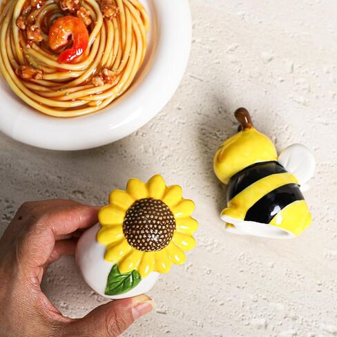 مجموعة هزازات ملح وفلفل عباد الشمس والنحل من سوكوزي، طقم هزازات ملح وفلفل من السيراميك مكون من قطعتين in Kuwait