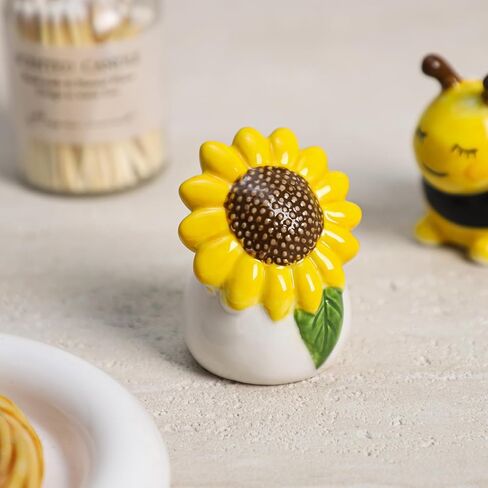 مجموعة هزازات ملح وفلفل عباد الشمس والنحل من سوكوزي، طقم هزازات ملح وفلفل من السيراميك مكون من قطعتين in Kuwait