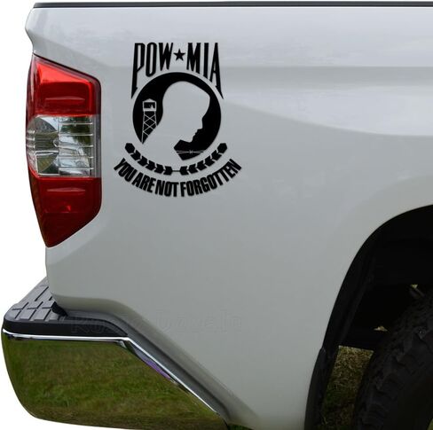 ملصق من الفينيل مقطوع بالقالب العسكري من Rosieشارات POW MIA لم ينس أبدًا لسيارة شاحنة دراجة نارية نافذة ممتص الصدمات مقاس ديكور الحائط - [6 بوصة/15 سم] لون طويل - أسود غير لامع in Kuwait