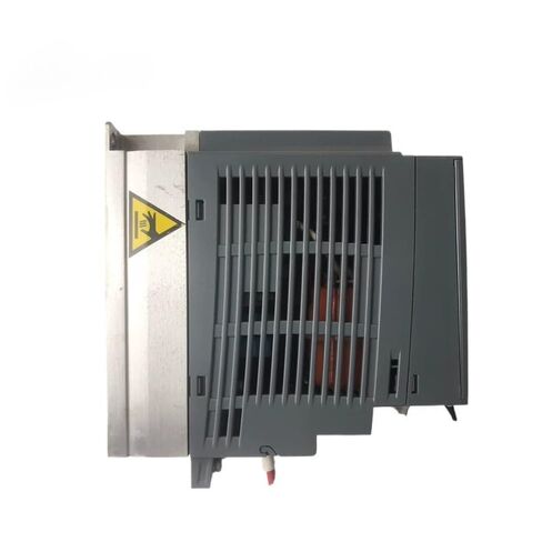 محول التردد ATV303H075N4 في المنتجات الصناعية بحالة جيدة in Saudi Arabia
