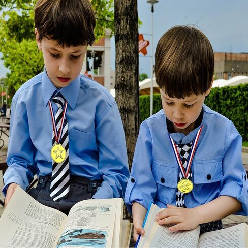 72 قطعة من الميداليات البلاستيكية للأطفال، ميداليات ذهبية لجوائز الرياضة المدرسية، مسابقات كرة القدم، الألعاب، عرض المواهب، الجمباز، هدايا الحفلات، الملابس أو الاحتفالات التذكارية in Kuwait