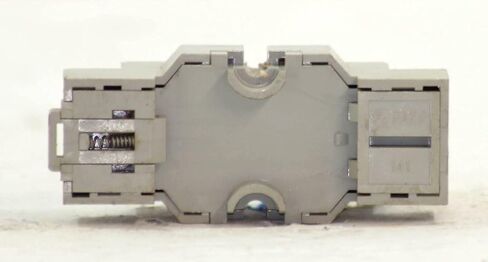 IDEC SH2B-05 RELAY SOCKET, 8PIN, 10A, 300V (10 pieces) in Saudi Arabia