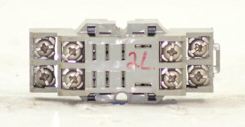 IDEC SH2B-05 RELAY SOCKET, 8PIN, 10A, 300V (10 pieces) in Saudi Arabia