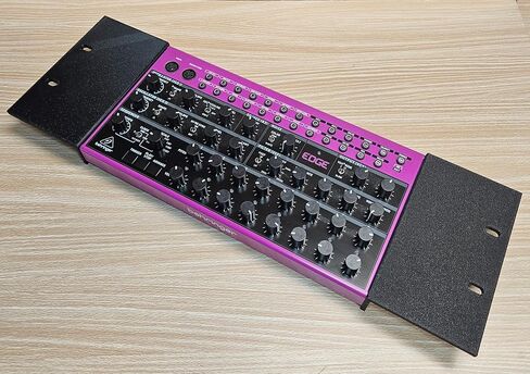 آذان تركيب لحامل استوديو مقاس 19 بوصة تناسب مُركب التوابل Behringer Crave Edge Grind Spice - صنع في الولايات المتحدة الأمريكية in Kuwait