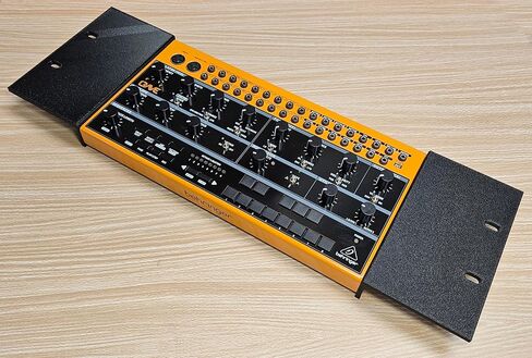 آذان تركيب لحامل استوديو مقاس 19 بوصة تناسب مُركب التوابل Behringer Crave Edge Grind Spice - صنع في الولايات المتحدة الأمريكية in Kuwait