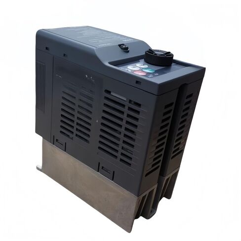 محول التردد FR-D720S-0.4K-CHT بحالة جيدة أصلي في المخزون أصلي in Kuwait