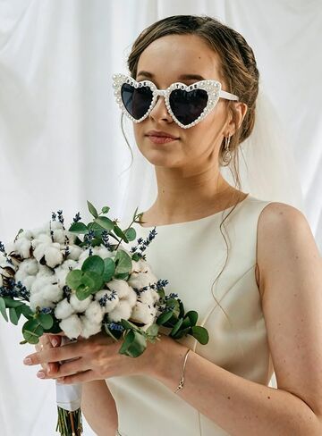 نظارات شمسية للعروس، نظارات شمسية لحفلات العزوبية، زينة الخطوبة، ملحقات دش الزفاف، نظارات شمسية على شكل قلب الحب، هدية للعروس in Kuwait