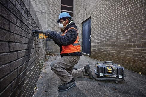 DEWALT DCG418BR 60V MAX ليثيوم أيون بدون فرشاة 4-1/2 بوصة إلى 6 بوصة. مطحنة لاسلكية مع فرامل ارتدادية (أداة فقط) (متجددة) in Saudi Arabia