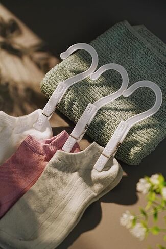 مجموعة خطافات غسيل جديدة من 12 قطعة، خطافات دبابيس الملابس، شماعات ملابس بلاستيكية، للحمام والسفر، قابلة للحمل، أبيض in Kuwait