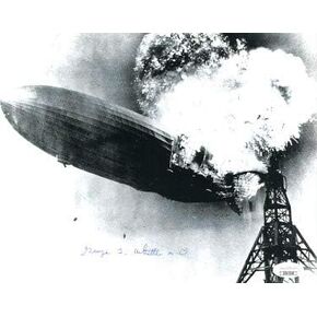 Athlon Sports CTBL-023747 8 × 10 بوصة. جورج ويتل M.D. مُوقع عام 1937 شاهد كارثة هيندنبورغ صورة قديمة بالأبيض والأسود - صورة ثلاثية الأبعاد JSA رقم DD64288 in Kuwait