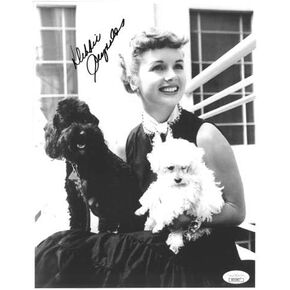 Athlon Sports CTBL-022824 8.5 × 11 بوصة. صورة ديبي رينولدز موقعة بالأبيض والأسود مع الكلاب - صورة ثلاثية الأبعاد JSA رقم DD32827 in Kuwait