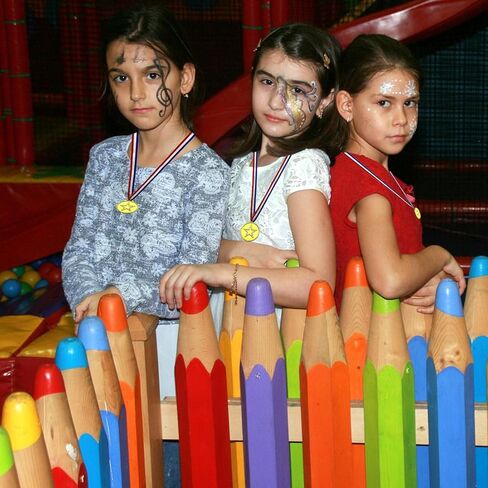 24 قطعة من الميداليات البلاستيكية للفائز بالجائزة الذهبية للرياضات المدرسية للأطفال، ومسابقات كرة القدم، والألعاب، وعروض المواهب، والجمباز، ومفضلات الحفلات، والملابس أو الاحتفالات التذكارية in Kuwait