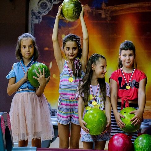 24 قطعة من الميداليات البلاستيكية للفائز بالجائزة الذهبية للرياضات المدرسية للأطفال، ومسابقات كرة القدم، والألعاب، وعروض المواهب، والجمباز، ومفضلات الحفلات، والملابس أو الاحتفالات التذكارية in Kuwait