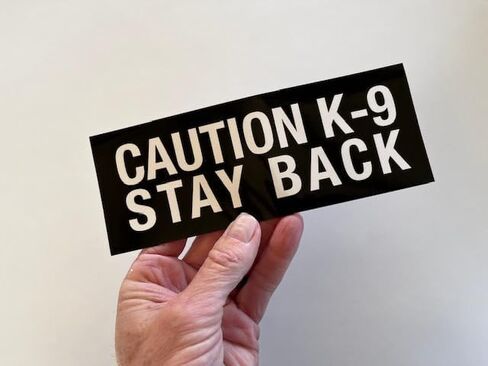 ملصق من الفينيل من Five Star Graphics Caution K-9 Stay Back (عبوة من قطعتين) مقاس 8 بوصات × 3 كلب عمل لإنفاذ القانون (X2Ps182)، أبيض، أسود in Kuwait