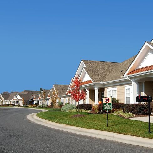 2 Pack No Trucks Beyond This Point Sign - 10" x 14" Reflective Aluminum Signs with 34.6" Metal Stakes, Rust-Free, UV & Weatherproof No Trucks Sign for Driveways, Private Roads, and Outdoor Use in Kuwait