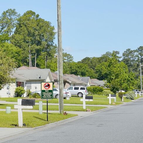 2 Pack No Trucks Beyond This Point Sign - 10" x 14" Reflective Aluminum Signs with 34.6" Metal Stakes, Rust-Free, UV & Weatherproof No Trucks Sign for Driveways, Private Roads, and Outdoor Use in Kuwait
