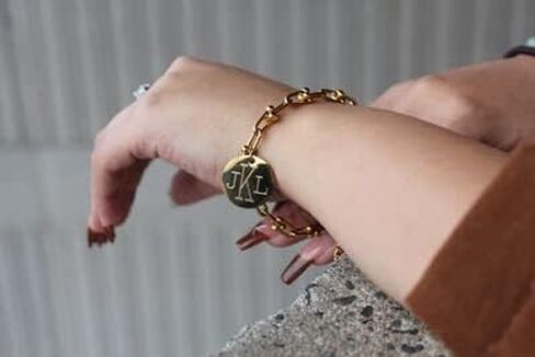 سوار بسلسلة على شكل حدوة حصان Monogram مقاس 7 بوصات - لمسة نهائية من الفولاذ المقاوم للصدأ باللون الفضي أو الذهبي in Kuwait