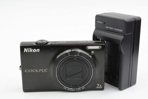 Nikon Coolpix S6100 16 MP الكاميرا الرقمية مع عدسة تكبير البصرية ذات الزاوية العريضة 7X Nikkor و 3 بوصات LCD (Silver) (الطراز القديم) in Kuwait