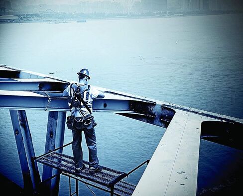 MSA 816651 Skullgard قبعة صلبة للسلامة مع تعليق بسقاطة متأرجحة | غطاء غير مشقوق، مصنوع من راتنج الفينول، أحمال حرارية مشعة تصل إلى 350 فهرنهايت - حجم قياسي باللون الأسمر in Kuwait