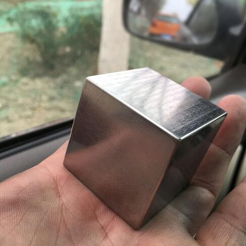 مكعبات التنغستن المعدنية ذات الكثافة المعدنية مناسبة لمجموعات العناصر وهوايات المواد التجريبية المعملية، 15 × 15 × 15 مم in Kuwait