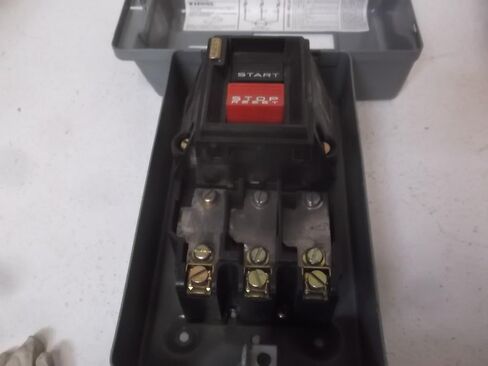 Square D Nema Size M1 Enclosed Starter 2510MCG3 600V 10HP Start Stop USED in Saudi Arabia
