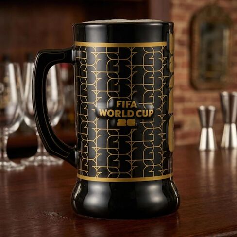 كوب كأس العالم الرسمي لكرة القدم 2026 Beer Stein سعة 22 أونصة منقوش باللونين الأسود والذهبي مع شعار الكأس القابل للتجميع مع مقبض تذكاري للبار المنزلي وكهف الرجل ويوم اللعبة in Kuwait