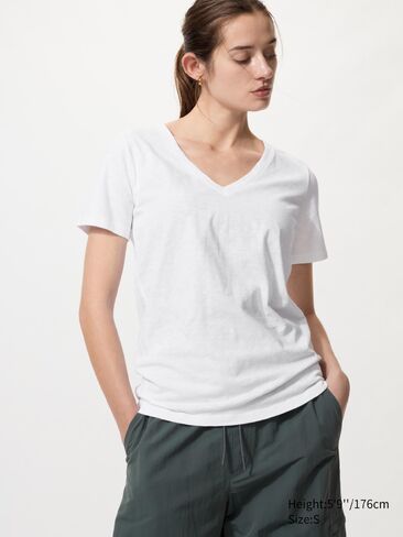 تي شيرت Uniqlo Slub قطن برقبة على شكل حرف V in Saudi Arabia