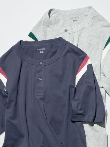 Uniqlo هينلي تي شيرت الرقبة in Kuwait