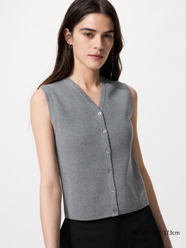 سترة Uniqlo ذات رقبة على شكل حرف V | بلا أكمام in Kuwait